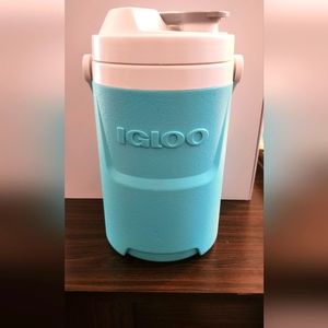 Igloo BPA Free Laguna 1/2 Gallon Beverage Cooler Teal 2 Qt with Hook